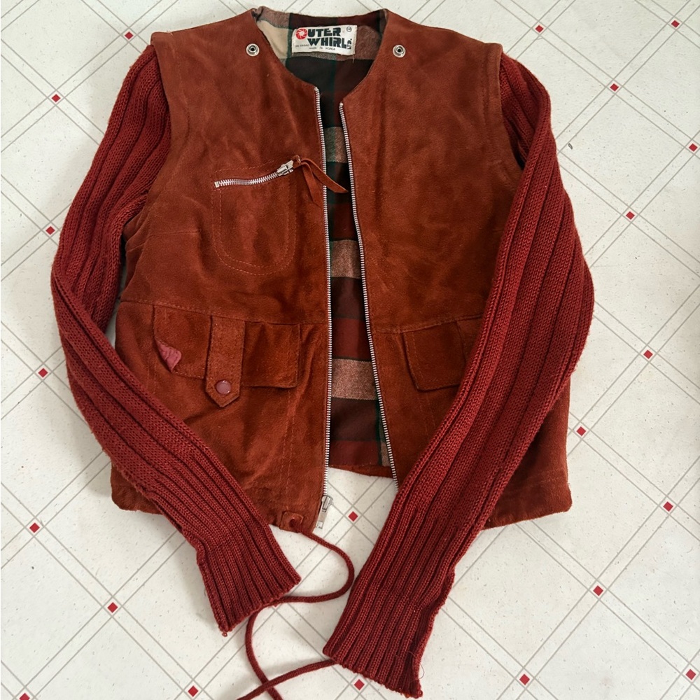 Leather vest with detachable knit sleeves